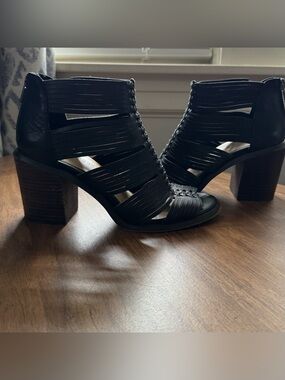 Lucky Brand Darvie Black Leather Block Heel Sandals